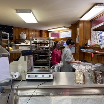 Galloway's Bakery - two women working in a bakery - Bakeries Near Me - Scarsdale, New York Galloway's Bakery - two women working in a bakery - Bakeries Near Me - Scarsdale, New York