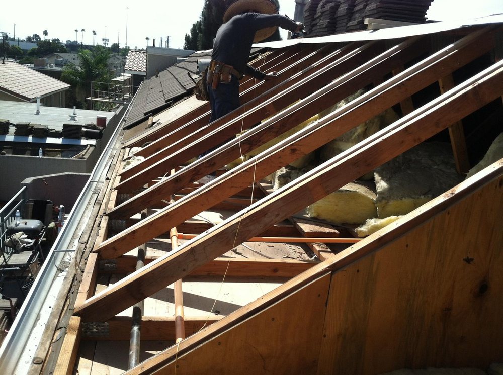 Slide of De Lorenzo's Guaranteed Roofing