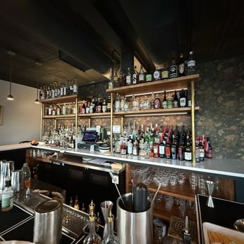 The Laurel - Bar - Cocktail Bars Near Me - West Hartford, Connecticut The Laurel - Bar - Cocktail Bars Near Me - West Hartford, Connecticut