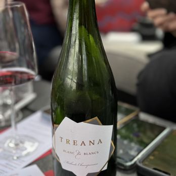 Austin Hope & Treana Tasting Cellar - Wine Tasting Room Near Me - Paso Robles, California Austin Hope & Treana Tasting Cellar - Wine Tasting Room Near Me - Paso Robles, California
