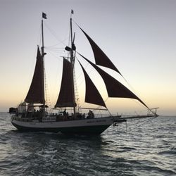 Mac's Travel - Dream Vacations - Cruising in the Keys.