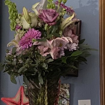 L.A. Floral - What I got. Awful. Nothing like what I ordered! - Florists Near Me - Shawnee, Kansas
