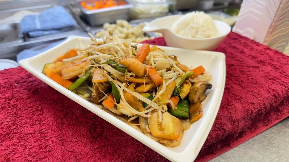 Food from Pete's Thai On 5th