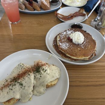Prep & Pastry - Biscuits & Gravy Plain Jane - Breakfast & Brunch Near Me - Tucson, Arizona Prep & Pastry - Biscuits & Gravy Plain Jane - Breakfast & Brunch Near Me - Tucson, Arizona