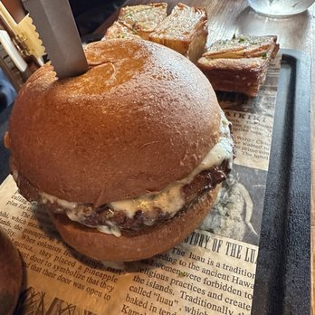 Farmhouse Cafe - $27 wagyu burger - Breakfast & Brunch Near Me - Honolulu, Hawaii