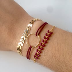 L'Atelier d'Amaya - Les deux bracelets des extrémités sont une création maison, le bracelet de l'Atelier d'Amaya se trouve au milieu!