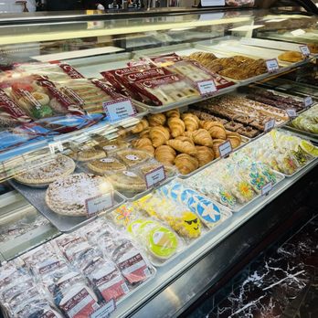 Carlo's Bakery - Bakeries Near Me - Uncasville, Connecticut