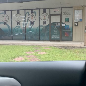 Bella VF Salon - Building front of Salon. Very dirty. - Hair Salons Near Me - New Caney , Texas