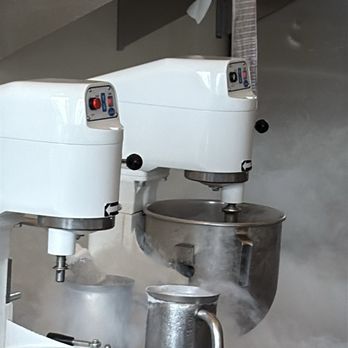 à la minute - Liquid nitrogen mixing - Ice Cream & Frozen Yogurt Near Me - Redlands, California à la minute - Liquid nitrogen mixing - Ice Cream & Frozen Yogurt Near Me - Redlands, California