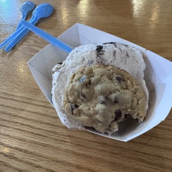 The Baked Bear Webster - Chocolate chip cookie with cookies and cream ice cream - Ice Cream & Frozen Yogurt Near Me - Webster, Texas