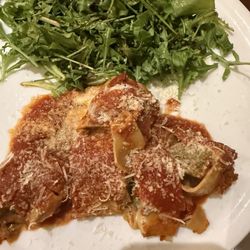 La Famiglia - Cannelloni-absolutely the best I've had.