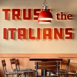 Due' Cucina - Roosevelt - Dining area