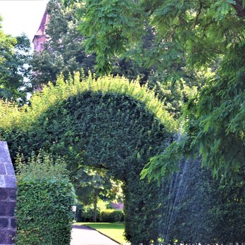 Burggarten - Entrance arch from inside the garden - Parks Near Me - Nuremberg, BY