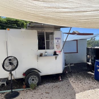 El Pollito Playero - Food Trucks Near Me - La Parguera, Puerto Rico