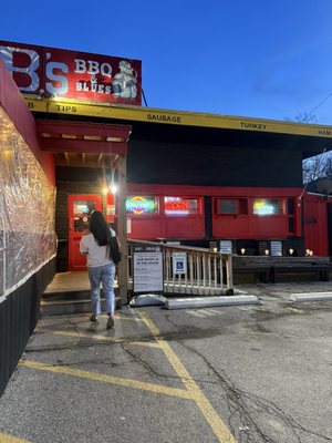 B.B.'s Lawnside BBQ by null