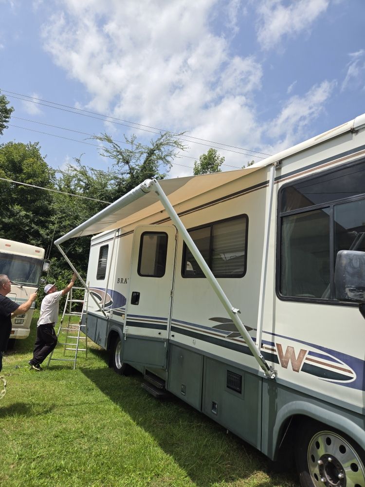 Slide of ET'S Camping & RV