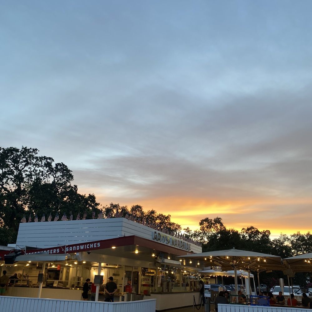 Gott's St. Helena - Front view from parking area at sunset - Burgers Near Me - Saint Helena, California Gott's St. Helena - Front view from parking area at sunset - Burgers Near Me - Saint Helena, California