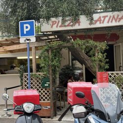 Pizza Latina - Outside