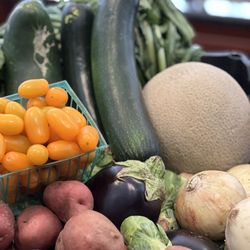 Urban Harvest Farmers Market - Farmer's Market box for the week