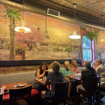 Scarlett's Wine Bar - Backdrop - Wine Bars Near Me - St Louis, Missouri
