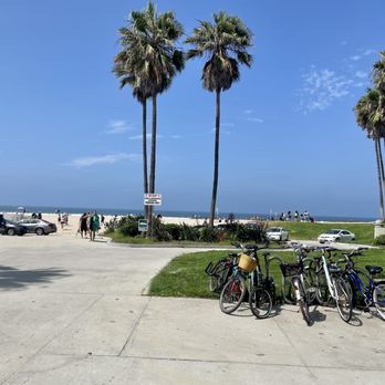 Venice Beach Boardwalk - Beaches Near Me - Venice, California Venice Beach Boardwalk - Beaches Near Me - Venice, California