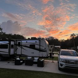 Tampa East RV Community - Beautiful sunsets and concrete lots.