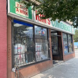 Store front from the show Kim's Convenience