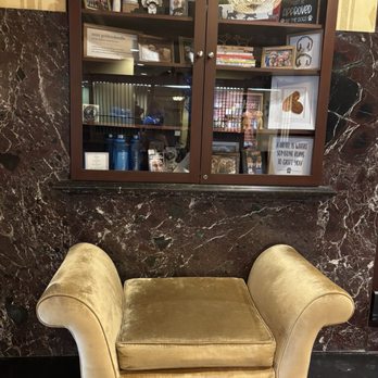 Hilton Milwaukee - Where are my friends Sadie and Millie ? - Hotels Near Me - Milwaukee, Wisconsin