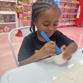 Scoops Ice Cream & Milkshake Bar - Cookies n Cream scoops - Ice Cream & Frozen Yogurt Near Me - Boynton Beach, Florida Scoops Ice Cream & Milkshake Bar - Cookies n Cream scoops - Ice Cream & Frozen Yogurt Near Me - Boynton Beach, Florida