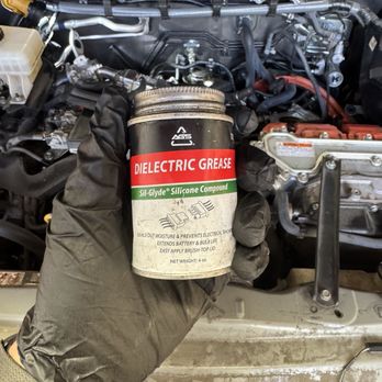 Gearshift Mobile Auto Technician - Grease for Spark Plugs - Auto Repair Near Me Gearshift Mobile Auto Technician - Grease for Spark Plugs - Auto Repair Near Me