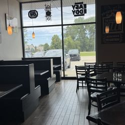 7 Stone Pizzeria - Interior
