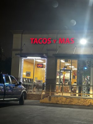 Tacos Y Mas by null