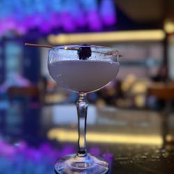Xport Bar & Lounge - Aviation cocktail in the rooftop lounge