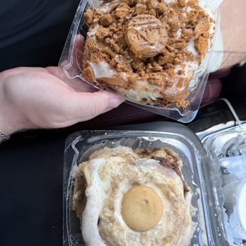 Fantasy Cinnamon Rolls - Biscoff and banana pudding - Desserts Near Me - Clinton Township, Michigan Fantasy Cinnamon Rolls - Biscoff and banana pudding - Desserts Near Me - Clinton Township, Michigan