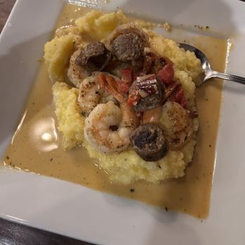 bistro on 6th - Low country shrimp and grits - New American Near Me - Bristol, Tennessee