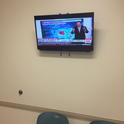 Jefferson Urgent Care - Washington Square - Jefferson Health 20 - Thank goodness there is a tv in the patient rooms. I've been waiting to see someone for an hour.