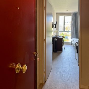 Adagio Access Vanves Porte de Châtillon - Studio Room #306 - Hotels Near Me - Vanves, 92