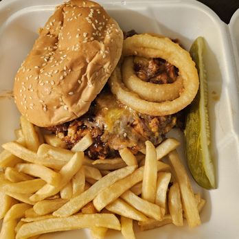 Monticello Red Wheel Restaurant - chef's burger hd cheese, bacon, o-rings &7 pulled pork on it!  #yum #ReviewsByRL - Seafood Near Me - Monticello, Illinois
