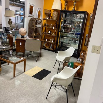 Lander Street Vintage - Used, Vintage & Consignment Near Me - Seattle, Washington Lander Street Vintage - Used, Vintage & Consignment Near Me - Seattle, Washington