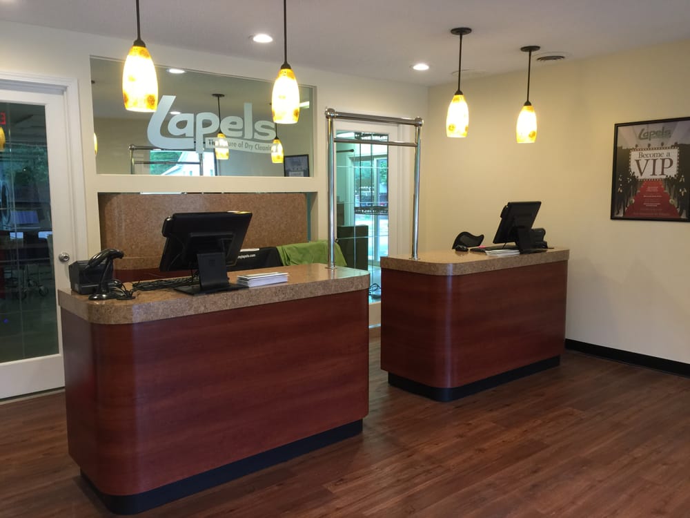 LAPELS DRY CLEANING Updated September 2024 367 N Gloster St, Tupelo, Mississippi Shoe