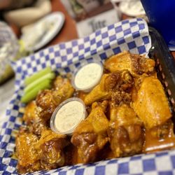 Booty’s Wings Burgers Beer