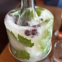 Barbacoa Grill - Wine chiller ice with flowers, leaves and berries