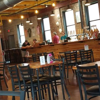 Bad Dog Brewery - Brewpubs Near Me - Torrington, Connecticut