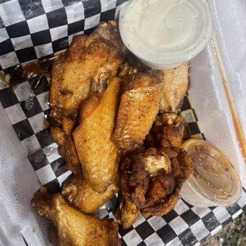 The Bacon Boss HQ - Wings (10 piece) - Food Trucks Near Me - Wesley Chapel, Florida