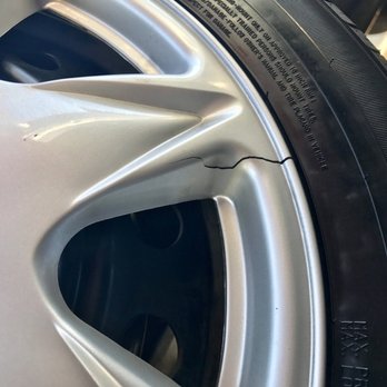 CarMax - Broken hubcap after bald tires replaced. - Used Car Dealers Near Me - Sacramento, California CarMax - Broken hubcap after bald tires replaced. - Used Car Dealers Near Me - Sacramento, California