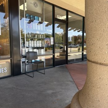 Supercuts - Entrance - Hair Salons Near Me - WESTLAKE VILLAGE, California