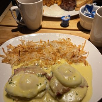 North End on Pearl - Eggs Benedict - Pool Halls Near Me - Ruston, Washington