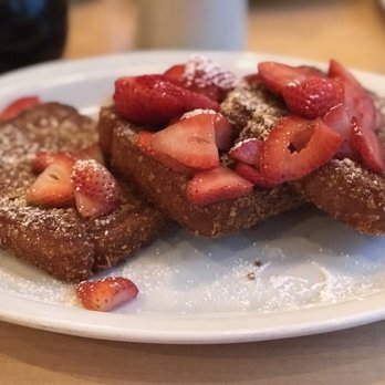 Le Peep Restaurant - County fair French toast - American Near Me - Evanston, Illinois