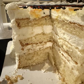 Honeymoon Bakery - Gross cake - Desserts Near Me - Rome, Georgia