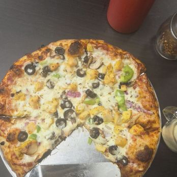 New York Pizza | Folsom Blvd - Holla chicken pizza with red sauce. - Pizza Near Me - Sacramento, California New York Pizza | Folsom Blvd - Holla chicken pizza with red sauce. - Pizza Near Me - Sacramento, California